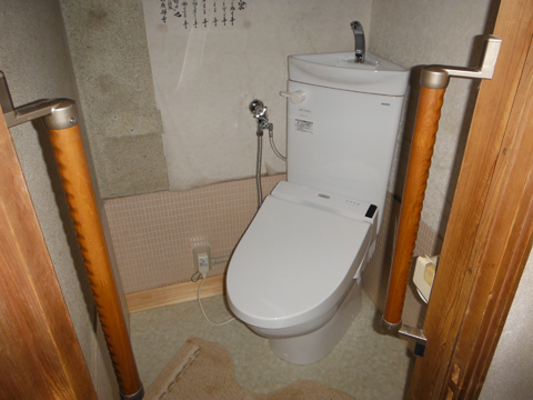 TOTO　コンパクトリモデル便器　コーナータイプ
